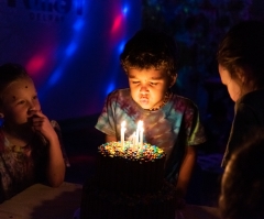 Family art workshop at Artnest Studio