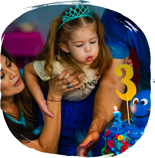 Kids celebrating art birthday party at Artnest Studio