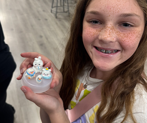 Children painting in Artnest Studio class