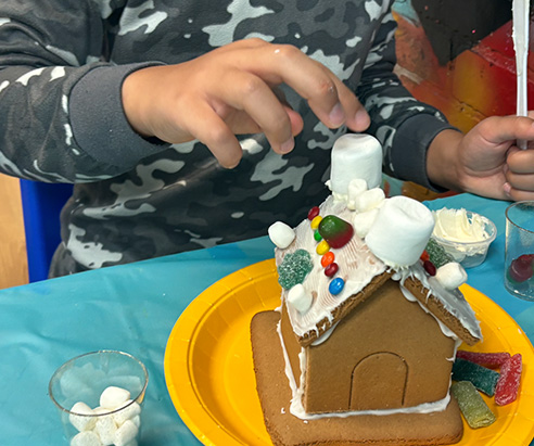 Children painting in Artnest Studio class