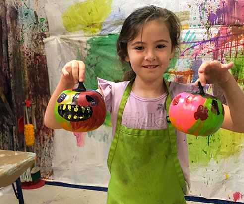 Children painting in Artnest Studio class